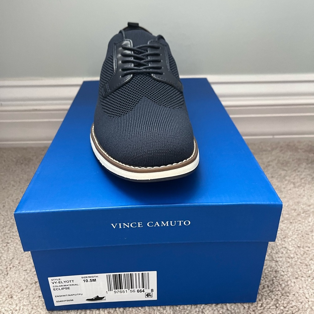 NWT Vince Camuto Men's Navy Oxfords